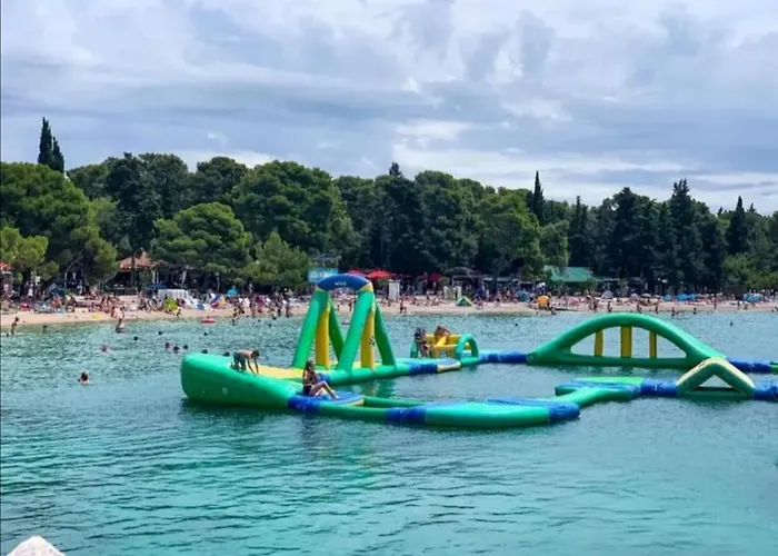 캠프장 Mobile Pine Adria 비오그라드나모루