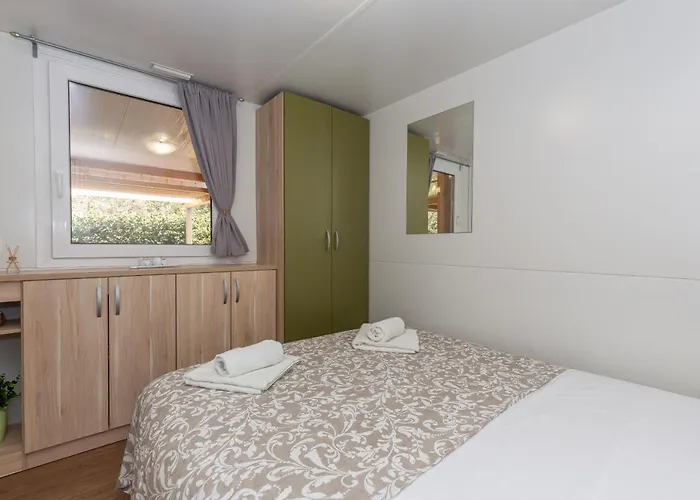 Mobile Pine Adria Campingplads Biograd Na Moru