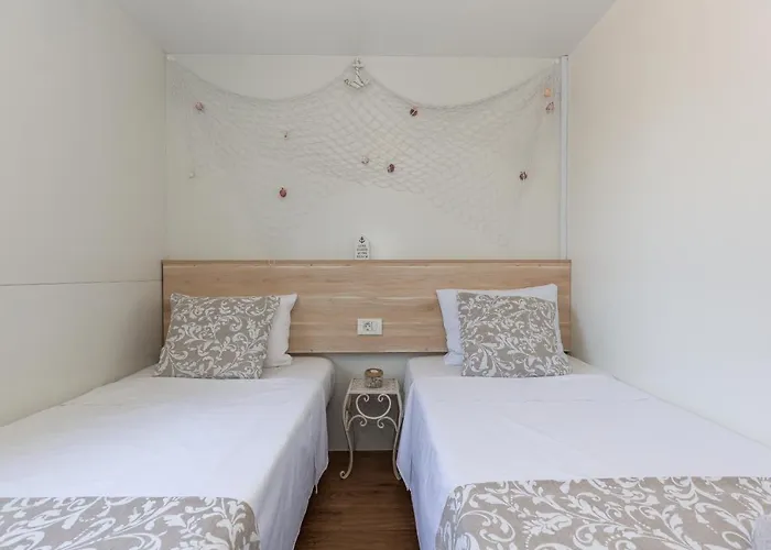 Mobile Pine Adria Biograd Na Moru