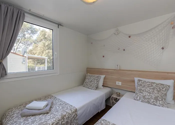 Mobile Pine Adria Campingplads *